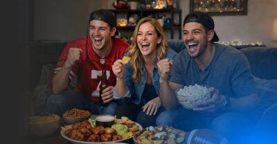 Disfrute la temporada deportiva sin interrupciones con un UPS o regulador. Reguladores.com